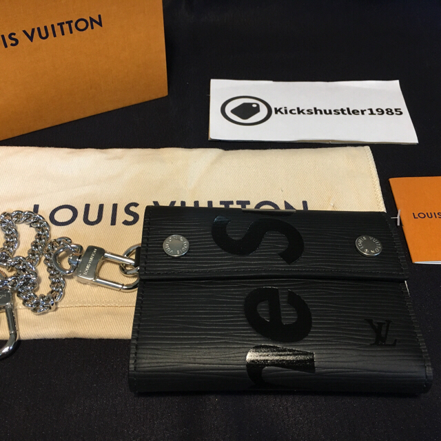 LOUIS VUITTON - 【新品】LV × Supreme チェーン & 二つ折りウォレット 黒 財布