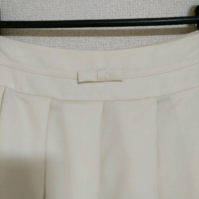 ef-de(エフデ)の美品　プリーツスカート　ホワイト　白 レディースのスカート(ひざ丈スカート)の商品写真