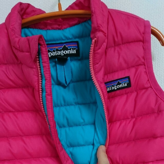 patagonia(パタゴニア)のパタゴニア ダウンベスト 3T  キッズ/ベビー/マタニティのキッズ服女の子用(90cm~)(ジャケット/上着)の商品写真