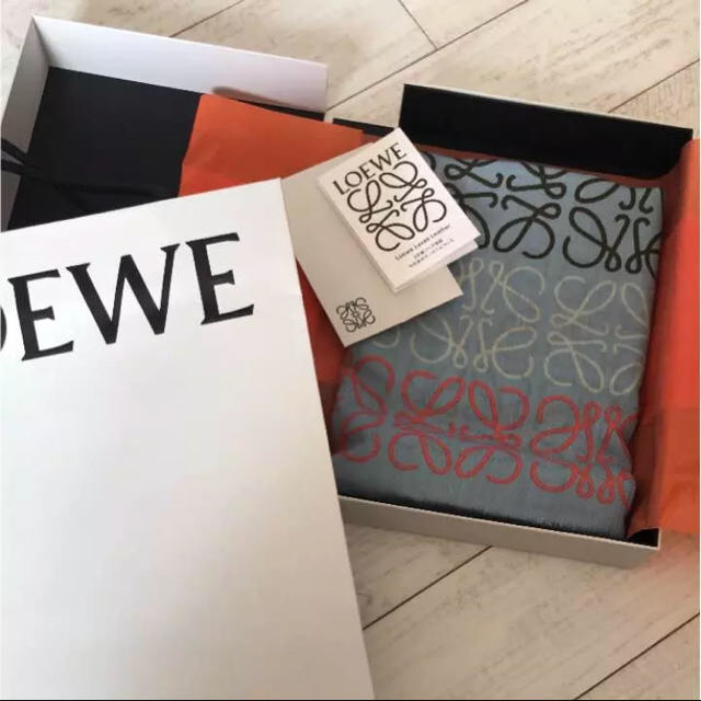 LOEWE(ロエベ)の新品 ロエベ ストール レディースのファッション小物(ストール/パシュミナ)の商品写真