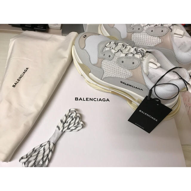 Balenciaga(バレンシアガ)のjunichi1202様専用 BALENCIAGA Triples ブラン 41 メンズの靴/シューズ(スニーカー)の商品写真