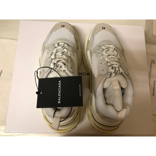 Balenciaga(バレンシアガ)のjunichi1202様専用 BALENCIAGA Triples ブラン 41 メンズの靴/シューズ(スニーカー)の商品写真