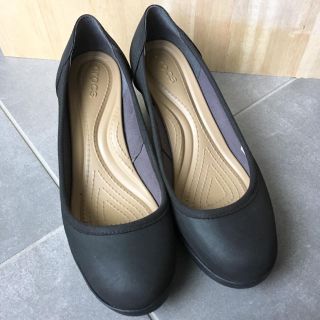 クロックス(crocs)のcrocs 24.0cm【クロックス】ウェッジパンプス ブラック(ハイヒール/パンプス)