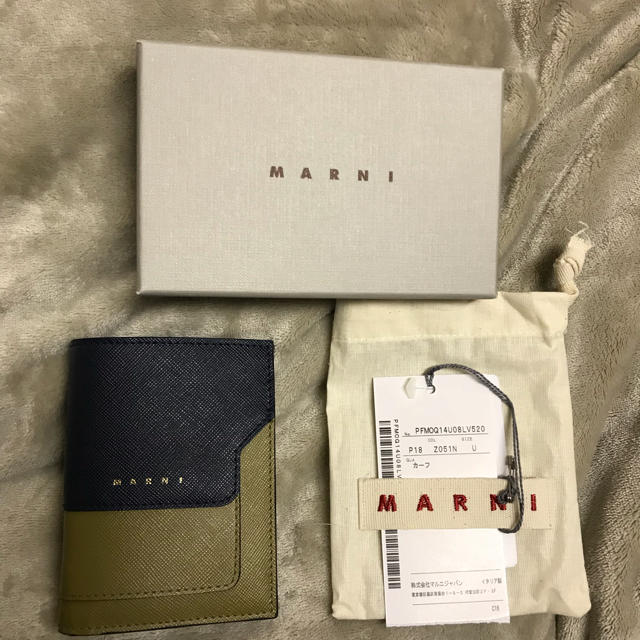Marni(マルニ)の期間限定値下げ‼️ 人気！ MARNI二つ折り財布 レディースのファッション小物(財布)の商品写真