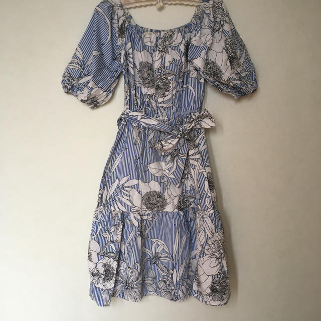 ZARA ストライプ フラワー オフショルダー ワンピース XS ZARA ストライプ フラワー オフショルダー ワンピース XS