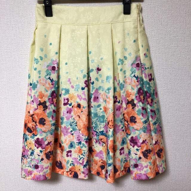 Chesty(チェスティ)のアネット 裾いっぱいフラワースカート レディースのスカート(ひざ丈スカート)の商品写真