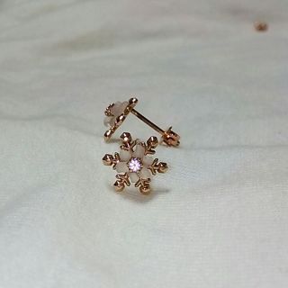 スタージュエリー(STAR JEWELRY)のスタージュエリー フラワースノーピアス(ピアス)