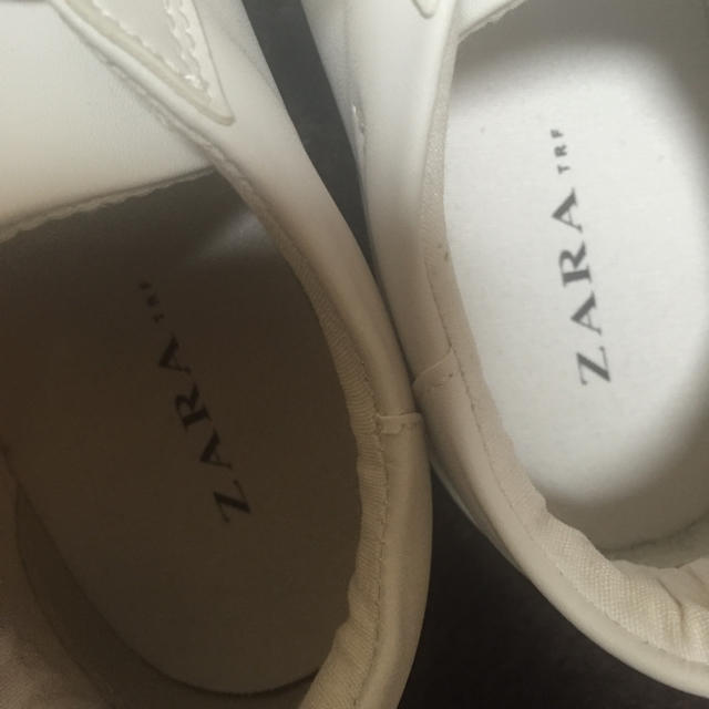 ZARA(ザラ)のzara 白 スニーカー  レディースの靴/シューズ(スニーカー)の商品写真