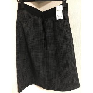 ユニクロ(UNIQLO)の【新品】未着用 タグ付き ユニクロ ボアスウェット プリントスカート Lサイズ(ひざ丈スカート)