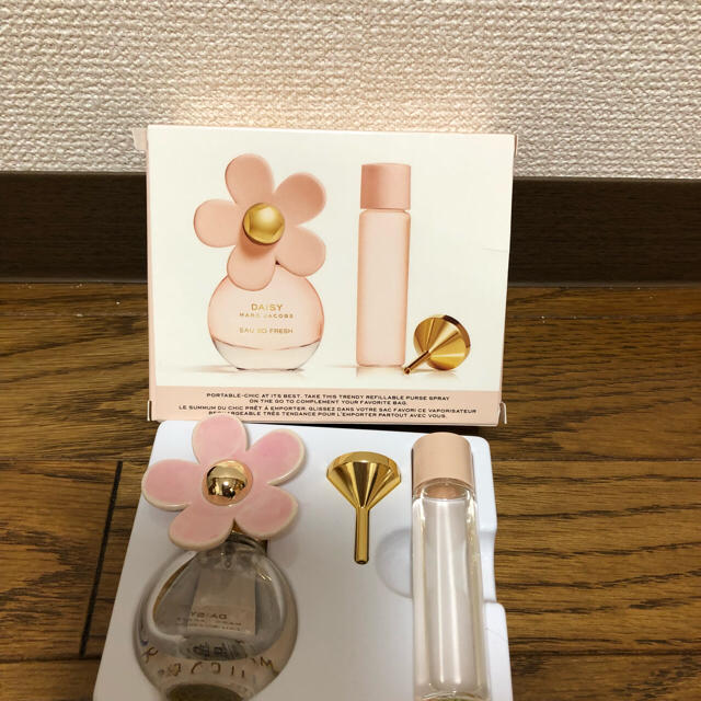 MARC BY MARC JACOBS(マークバイマークジェイコブス)の今週末のみ1000円❗️ マークジェイコブス デイジー オーソーフレッシュ コスメ/美容の香水(香水(女性用))の商品写真