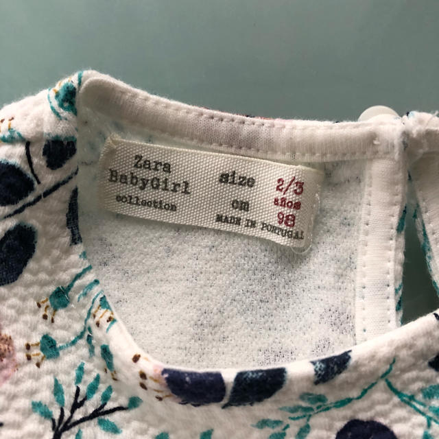 ZARA KIDS(ザラキッズ)の【新品】Zara babygirl 花柄ワンピース 98サイズ キッズ/ベビー/マタニティのキッズ服女の子用(90cm~)(ワンピース)の商品写真