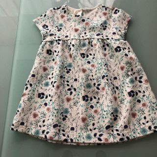 ザラキッズ(ZARA KIDS)の【新品】Zara babygirl 花柄ワンピース 98サイズ(ワンピース)