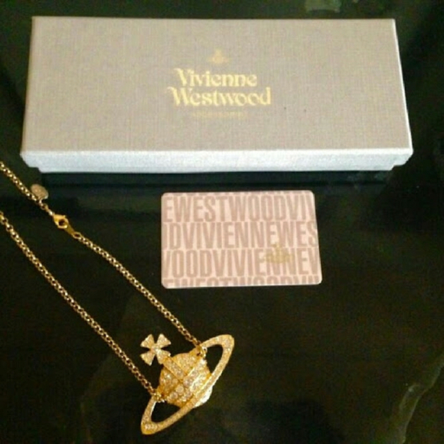 Vivienne Westwood(ヴィヴィアンウエストウッド)のヴィヴィアンウエストウッドラインストーン付きシンボルチャーム レディースのファッション小物(その他)の商品写真