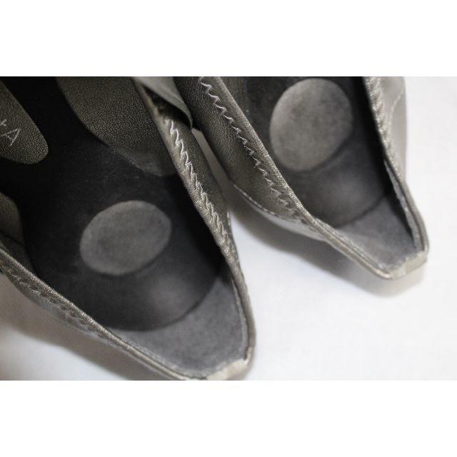 Re:getA(リゲッタ)の【送込】　リゲッタ　ストラップ付きパンプス　シルバー　最終 レディースの靴/シューズ(ハイヒール/パンプス)の商品写真