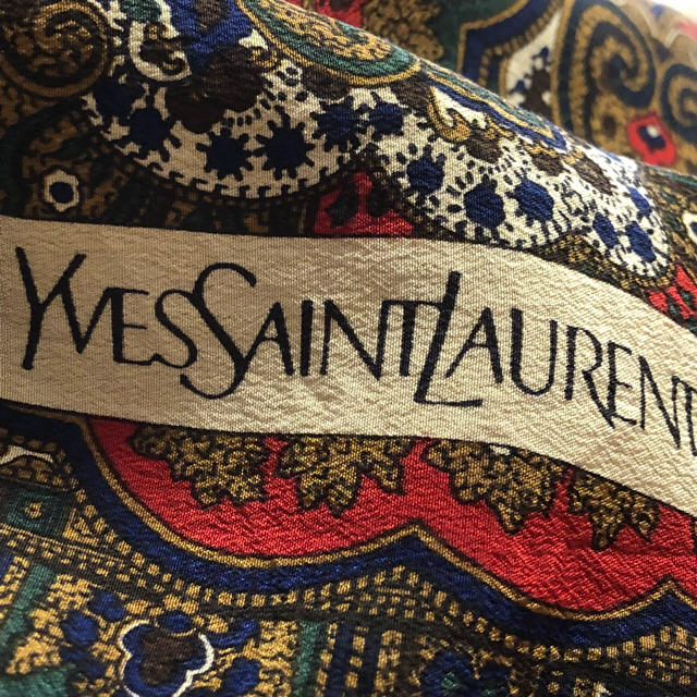 Yves Saint Laurent Beaute - イヴ・サンローラン大判シルクスカーフの