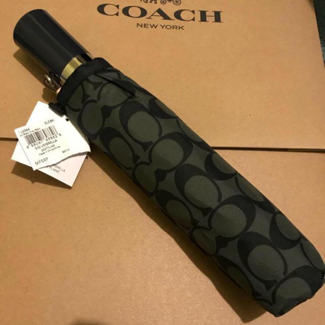 COACH(コーチ)のしっかりしたタイプ！新品 コーチ シグネチャー 傘 折り畳み傘  黒グレー レディースのファッション小物(傘)の商品写真