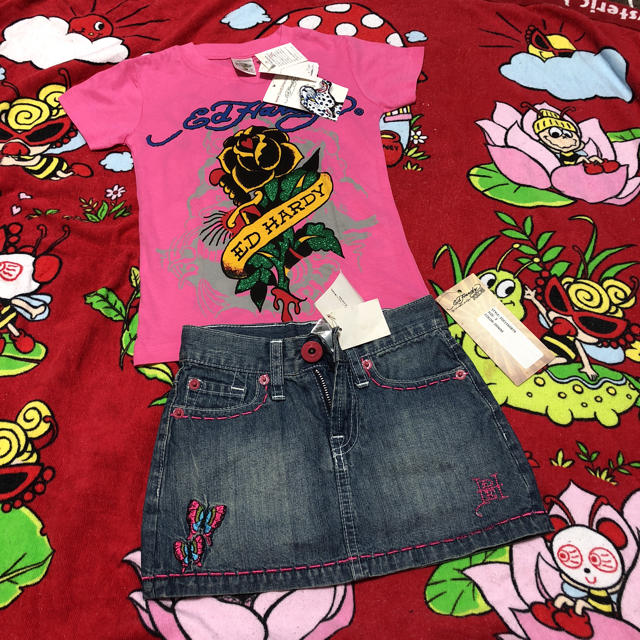 Ed Hardy(エドハーディー)の新品☆エドハーディ☆Tシャツ＆刺繍デニムスカートセット売り☆レア キッズ/ベビー/マタニティのキッズ服女の子用(90cm~)(その他)の商品写真