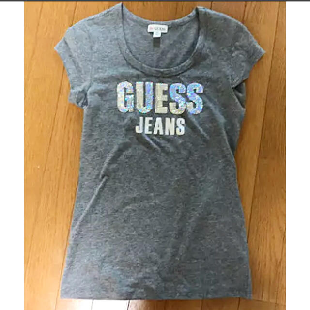 GUESS(ゲス)の16日出品終了 未使用  ❃ GUESS Tシャツ ❃ レディースのトップス(Tシャツ(半袖/袖なし))の商品写真