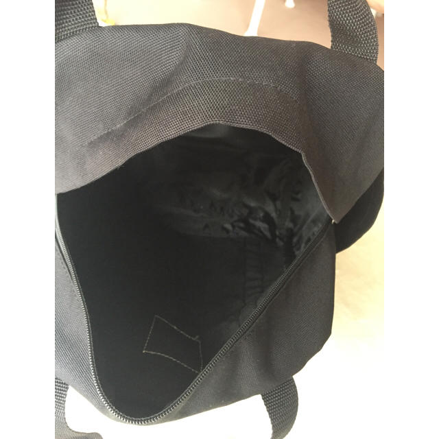 GU(ジーユー)の☆美品☆GU リュックサック ブラック 軽量 A4サイズ収納可 レディースのバッグ(リュック/バックパック)の商品写真