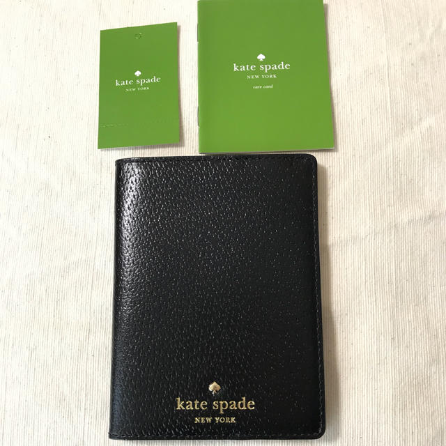 kate spade new york(ケイトスペードニューヨーク)の新品 kate spade パスポートケース ブラック レディースのファッション小物(パスケース/IDカードホルダー)の商品写真