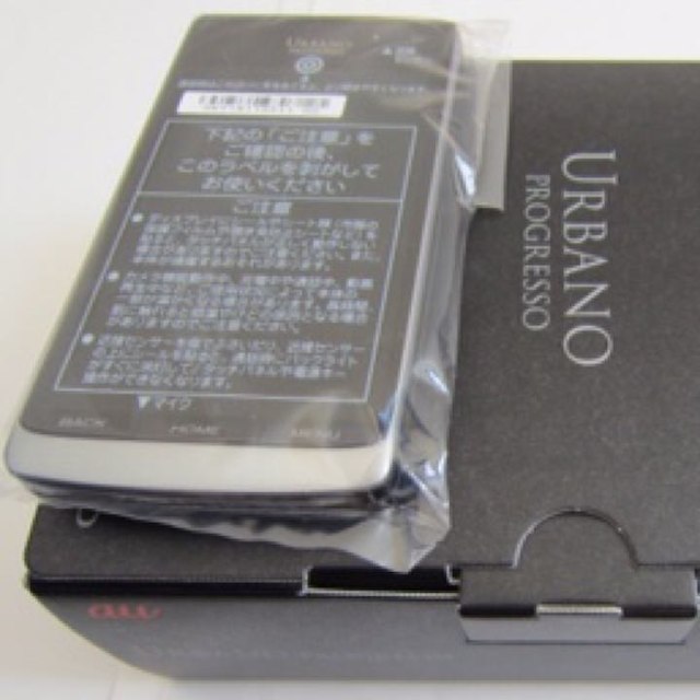 京セラ(キョウセラ)の★ISW12K★新品★URBANO PROGRESSO★京セラ スマホ/家電/カメラのスマートフォン/携帯電話(携帯電話本体)の商品写真