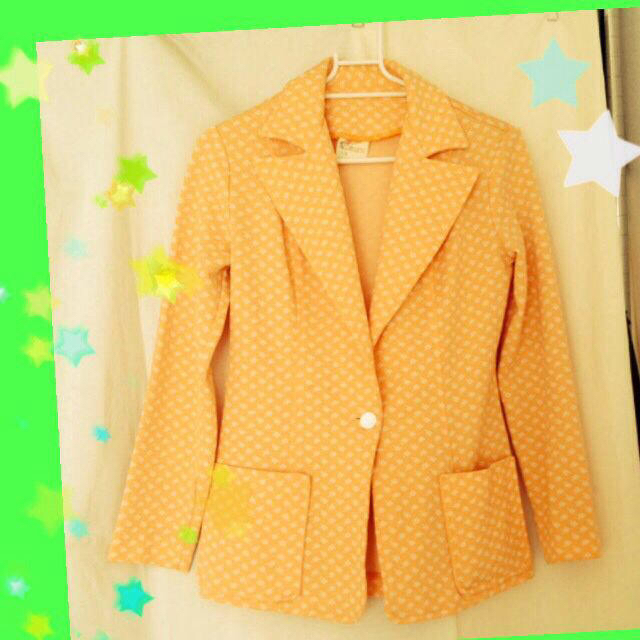 レトロなオレンジの花柄ジャケット レディースのジャケット/アウター(テーラードジャケット)の商品写真