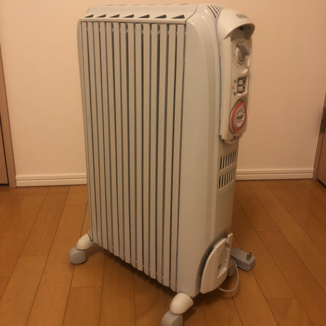 DeLonghi(デロンギ)のデロンギ オイルヒーター スマホ/家電/カメラの冷暖房/空調(オイルヒーター)の商品写真