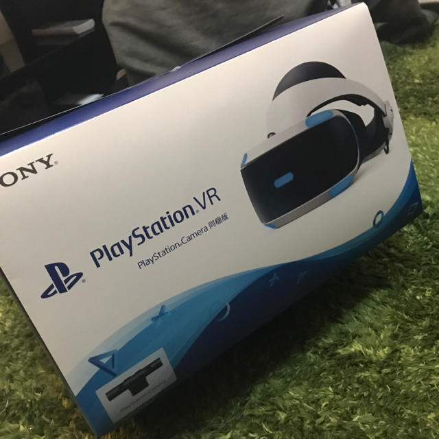 PlayStation VR(プレイステーションヴィーアール)のPlayStation VR 同梱版 最新版 エンタメ/ホビーのゲームソフト/ゲーム機本体(家庭用ゲーム機本体)の商品写真