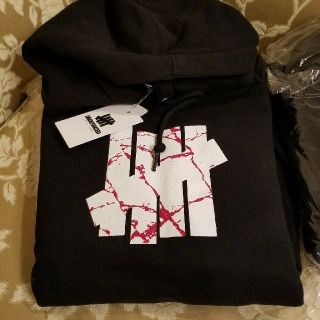 アンディフィーテッド(UNDEFEATED)の新品！　Sｻｲｽﾞ！UNDEFEATED  　黒　HOODIE(パーカー)