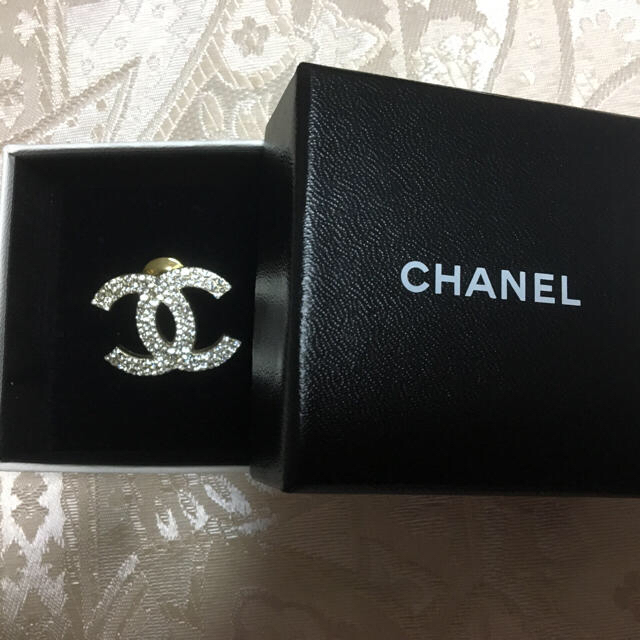 CHANEL(シャネル)のCHANEL ピンブローチ  レディースのアクセサリー(ブローチ/コサージュ)の商品写真