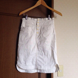 ダブルクローゼット(w closet)のホワイトタイトスカート(ひざ丈スカート)