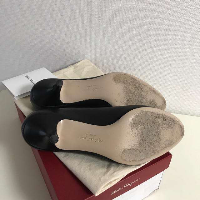 Ferragamo(フェラガモ)のりりこ様専用！美品☆Ferragamo☆パンプス☆7D☆本革☆黒☆ レディースの靴/シューズ(ハイヒール/パンプス)の商品写真