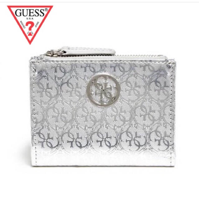 GUESS(ゲス)の【新品・タグ付】GUESS 折りたたみ シルバー ミニ財布 スモールウォレット レディースのファッション小物(財布)の商品写真