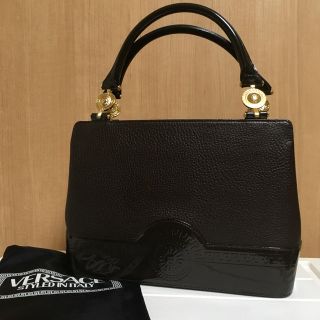 ジャンニヴェルサーチ(Gianni Versace)の美品 ベルサーチ   ハンドバッグ ヴェルサーチ メデューサ(ハンドバッグ)