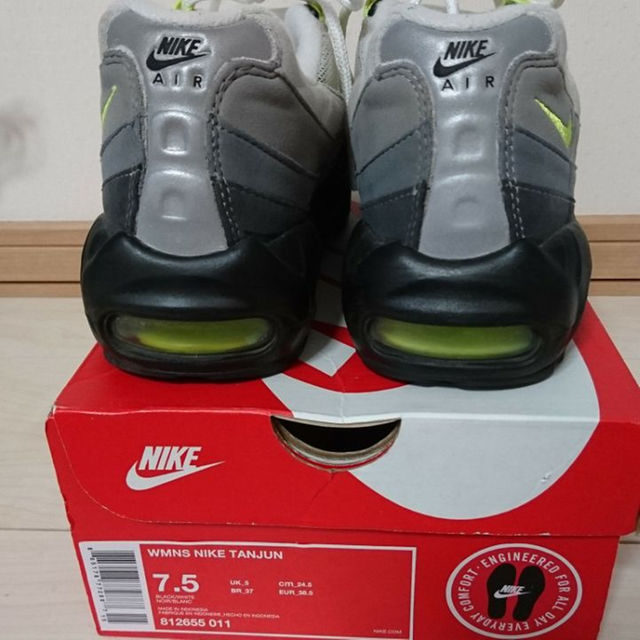 NIKE(ナイキ)のるうたろ様専用 air max 95 og イエロー ネオン レディース 美品 レディースの靴/シューズ(スニーカー)の商品写真