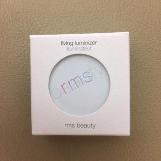 コスメキッチン(Cosme Kitchen)の【ラクマパック発送】新品 rms beauty ルミナイザー (フェイスカラー)