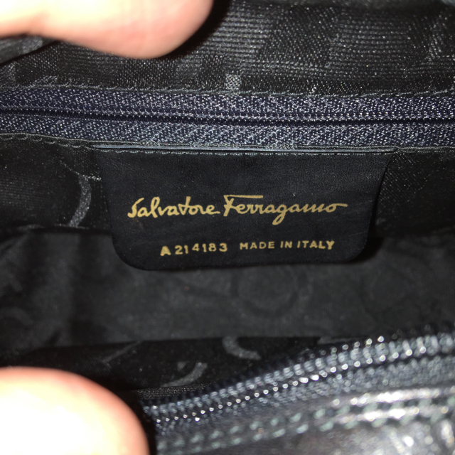 Ferragamo(フェラガモ)のフェラガモショルダーバッグ レディースのバッグ(ショルダーバッグ)の商品写真
