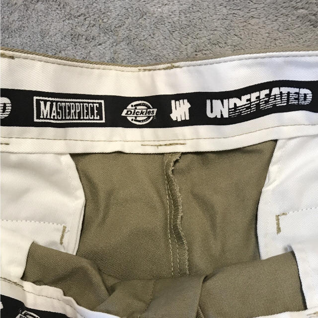 UNDEFEATED(アンディフィーテッド)のundefeated masterpiece dickies チノパン 36 メンズのパンツ(チノパン)の商品写真