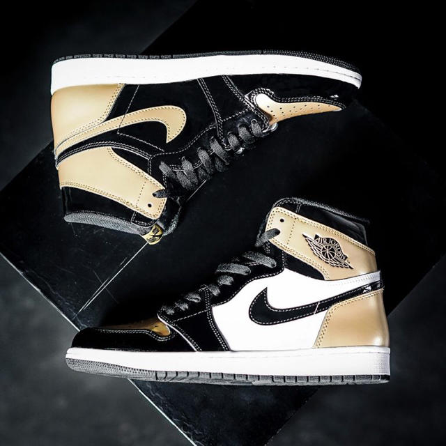 NIKE(ナイキ)のNIKE AIR JORDAN 1 RETRO HIGH OG NRG GOLD メンズの靴/シューズ(スニーカー)の商品写真