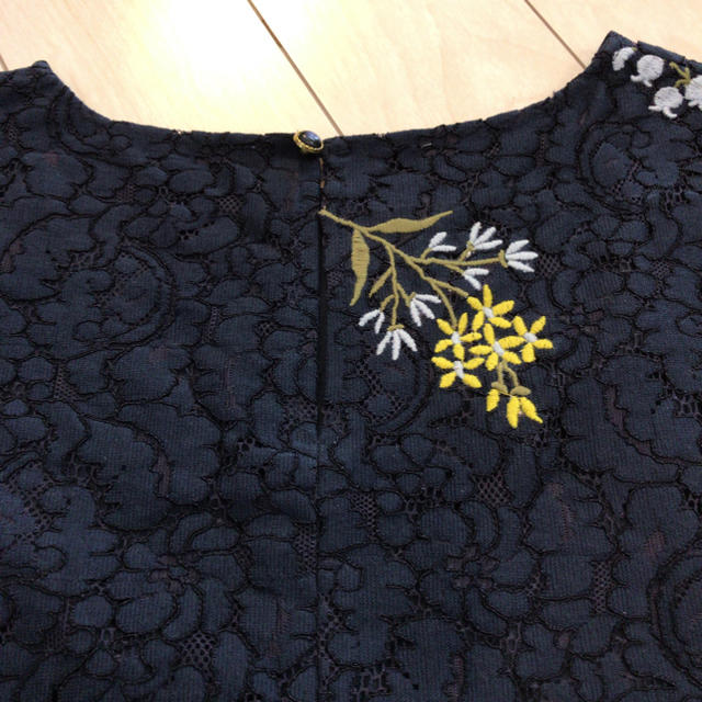 シップスで購入 花柄刺繍トップス