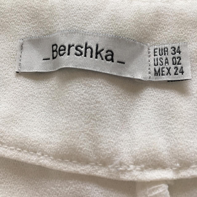 Bershka(ベルシュカ)のBershka ホワイトワイドパンツ レディースのパンツ(カジュアルパンツ)の商品写真