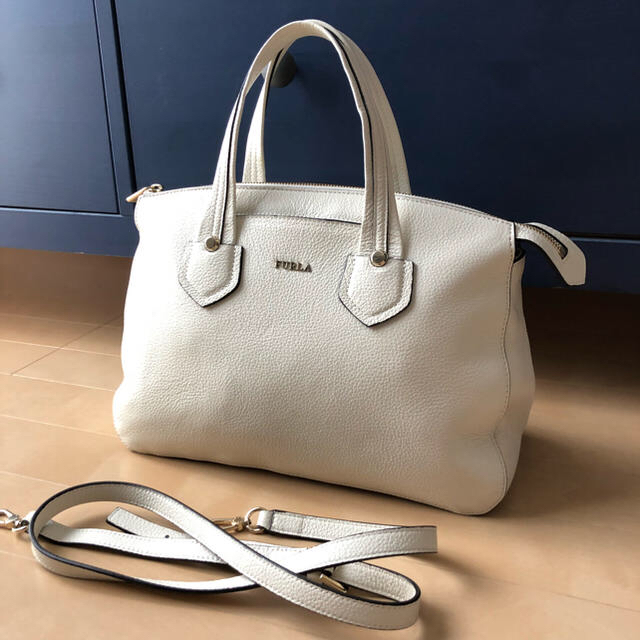 Furla(フルラ)の新品同様⭐️イタリアブランド、FURLA/フルラ 2way ショルダーバック レディースのバッグ(ショルダーバッグ)の商品写真