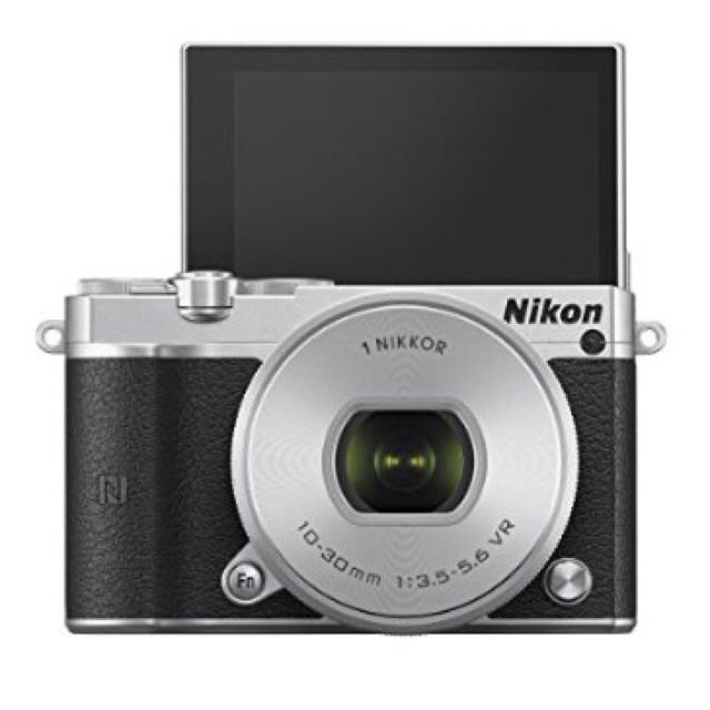 Nikon(ニコン)のNikon ミラーレス一眼 Nikon1 J5 ダブルズームキット シルバー  スマホ/家電/カメラのカメラ(ミラーレス一眼)の商品写真