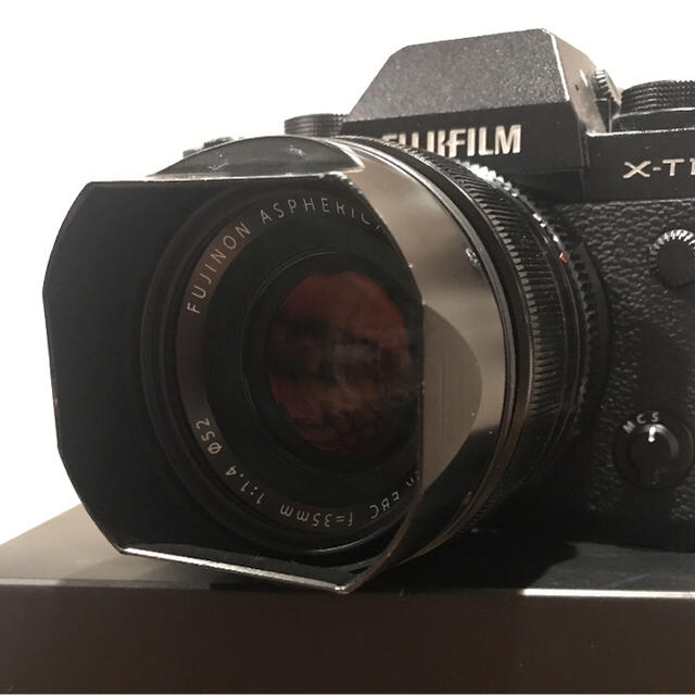 富士フイルム(フジフイルム)のE.M様専用 Fujifilm X-T1 ボディ XF35mm F1.4 セット スマホ/家電/カメラのカメラ(ミラーレス一眼)の商品写真