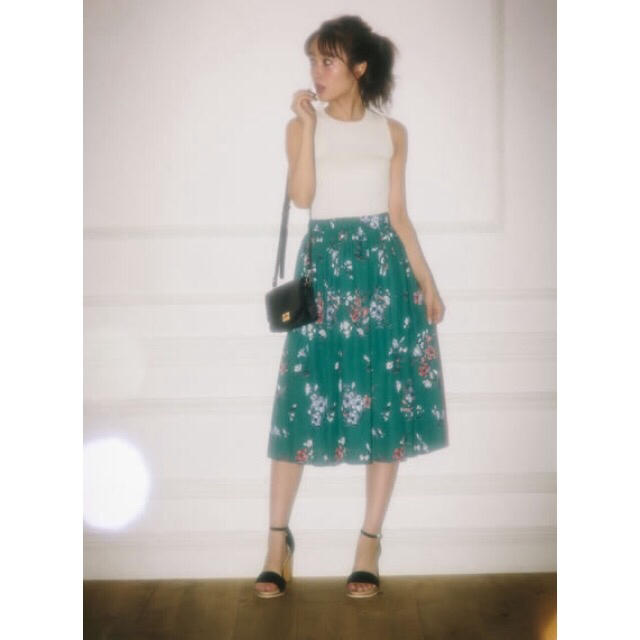 GRL(グレイル)のGRL 花柄フレアスカート グリーン レディースのスカート(ひざ丈スカート)の商品写真