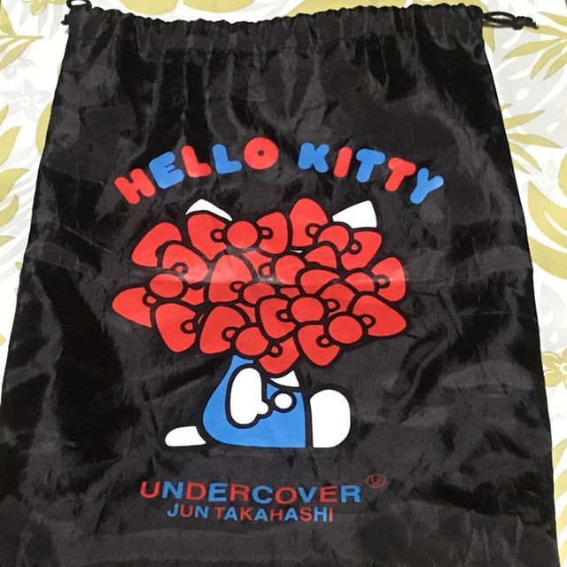 UNDERCOVER(アンダーカバー)のキティ×アンダーカバー コラボ 巾着 レディースのバッグ(ボディバッグ/ウエストポーチ)の商品写真