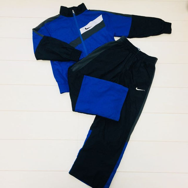 NIKE(ナイキ)のNIKEナイキ ジャージ上下 130 140 子供 キッズ おしゃれ キッズ/ベビー/マタニティのキッズ服男の子用(90cm~)(その他)の商品写真