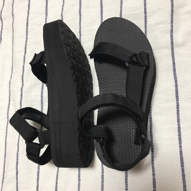 Teva(テバ)のTeva キッズ/ベビー/マタニティのキッズ靴/シューズ(15cm~)(サンダル)の商品写真