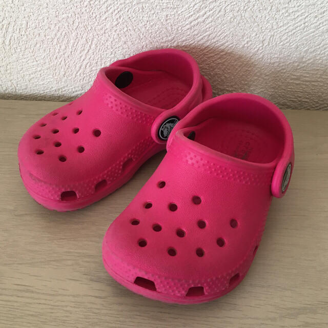 crocs(クロックス)の12cm ピンク Crocs サンダル キッズ/ベビー/マタニティのベビー靴/シューズ(~14cm)(サンダル)の商品写真