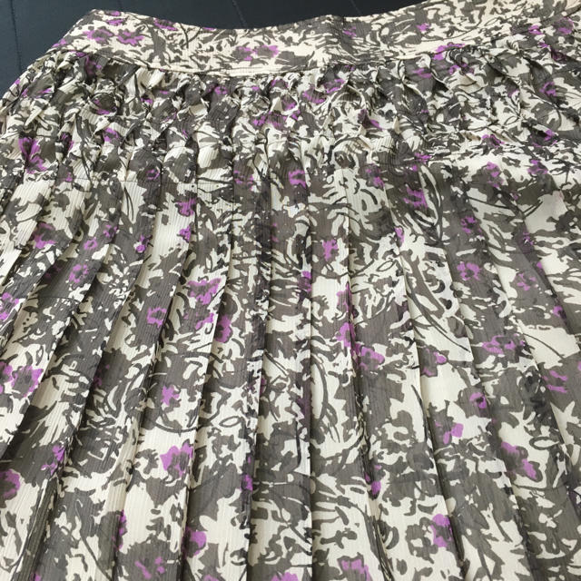 自由区(ジユウク)の自由区＊美品 シックな大人プリーツスカート＊ レディースのスカート(ひざ丈スカート)の商品写真